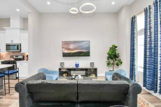 Newly Built & Gated 2 Story Gem in Houston Heights near Airport - 5