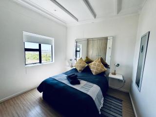 Big Bay Stunning Upmarket Apartment - 3