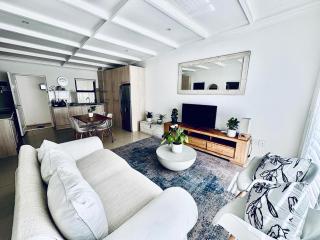Big Bay Stunning Upmarket Apartment - 8