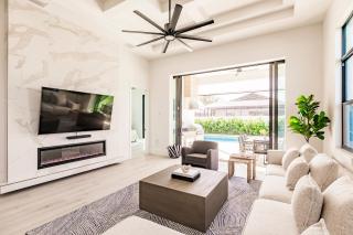 Naples Calming Waves Luxury Home 4-3 - Naples - 1