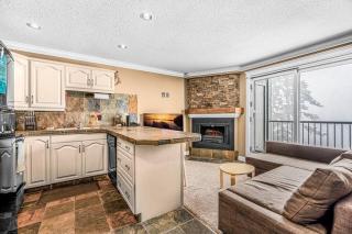 Winter Escape On Perfection - Ski In Out, Pool & Hot Tub - 5