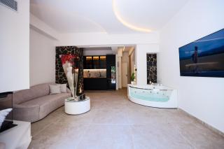 Aphrodite Suite Romantic Jacuzzi & Fireplace - 8