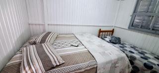CASA de 2 quartos com 2 ares-condicionados em TORRES-RS - Na mais bela praia Gaúcha - Cozinha - Banheiro - TV smart 32 e Wi-Fi - Estacionamento - Anfitriã Superhost no BnB - Torres - 1