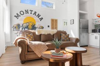 Hot Tub 4 Baths Montana Themed Bike To Downtown - 0