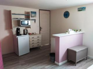 Chambre spacieuse agréable fonctionnelle avec acces au wifi - Lesparre-Médoc - 7