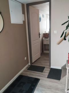 Chambre spacieuse agréable fonctionnelle avec acces au wifi - Lesparre-Médoc - 3