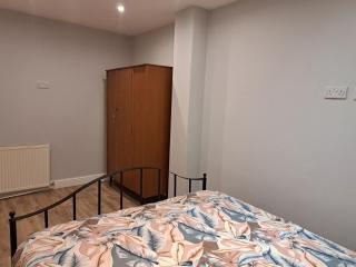 Cosy and spacious room in home with King Size bed - Nottingham - 4