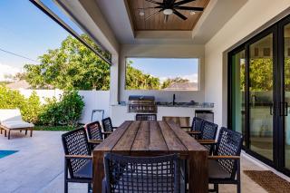 Luxe Coastal Getaway Naples Vanderbilt Beach - 2