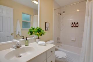 4BD with Backyard BBQ & Games - 5Mins FSU & Downtown - 9