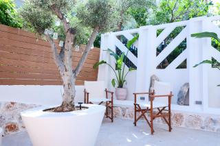 Hellenic Suites Afrodite Jacuzzi & Fireplace - Atene - 7