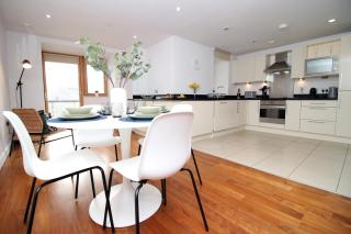 No 1 Under the Clock by SSW - 1BR, right in the City Centre, Sleeps 4 - Cardiff - 0