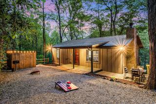 Freshly Updated Mountain Escape Cabin - Pigeon Forge - 0