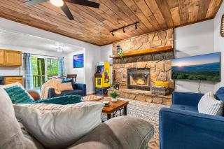 Freshly Updated Mountain Escape Cabin - Pigeon Forge - 8