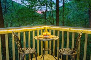 Freshly Updated Mountain Escape Cabin - Pigeon Forge - 3