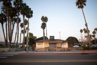 King Suite - Steps to Beach & Close to Pier - Oceanside - 3