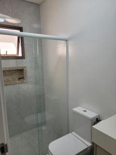 Apê 2 suítes, piscina aquecida condomínio, alto padrão, 1 quadra mar, familiar - 4