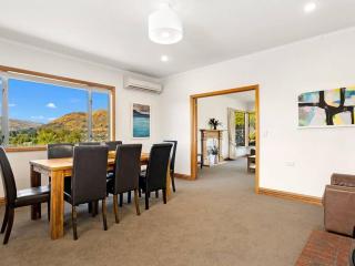 Wanaka close to town with large Outdoor living space Sleeps 9 - Wanaka - 9