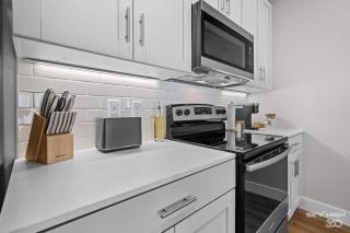 Amp'd Up Music-Themed 2BR Near AMP & Bentonville - Rogers - 4