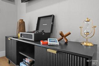 Luxury Apt, Gym, King Bds, Comfy Sectional - 5