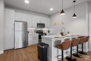Exec King Suites Pool, Gym, Walmart Hq,gym - 3