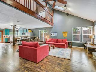 Great Pool House with Modern Design Touches! - Austin - 5