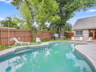 Great Pool House with Modern Design Touches! - Austin - 6