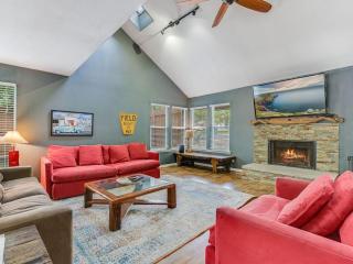 Great Pool House with Modern Design Touches! - Austin - 7