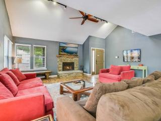 Great Pool House with Modern Design Touches! - Austin - 8