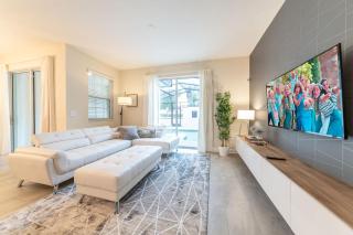 Beautiful Storey Lake Retreat Minutes from Disney - 2