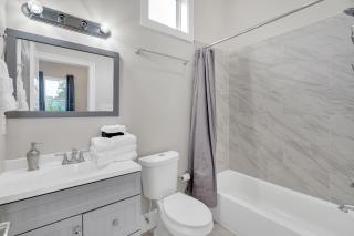 Restored Mid-City home w deck & walkable cafes - 7