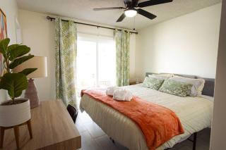 Steps to Beach & Close to Restaurants and Shops - Oceanside - 5