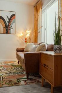 Steps to Beach & Close to Restaurants and Shops - Oceanside - 1