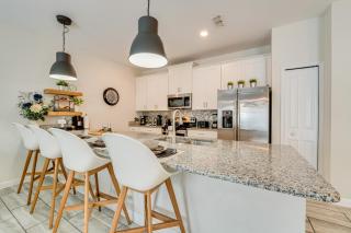 Resort Retreat with Lanai and Games 10 Mi to Disney! - Davenport - 3