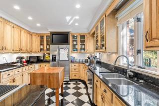 Spacious Historic Manor, Horse-Friendly - 2