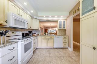 Apartment with Patio and Pool Access in Pompano Beach! - Pompano Beach - 2