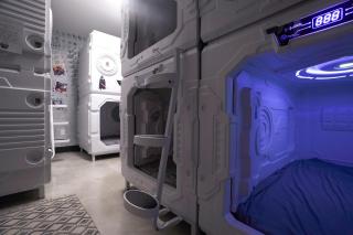 Star Wars Themed Sleeping Pod With Kitchen Onsite - Pacific - 3