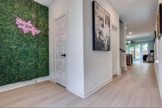 Mins from Downtown Cool Indoor Games Work Space - Dallas - 8