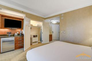 MGM Signature-16-605 Strip View Balcony Studio - 6