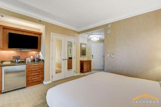 MGM Signature-16-605 Strip View Balcony Studio - 5