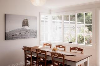 Sandy Bay splendour - Steps from the seaside - 5