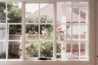 Sandy Bay splendour - Steps from the seaside - 5