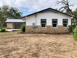 NEW Modern Hill Country Hideaway - Bertram - 4