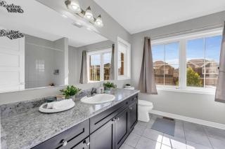 Luxurious & Bright 4 Bedrooms and Den Corner House - Cambridge - 7