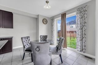 Luxurious & Bright 4 Bedrooms and Den Corner House - Cambridge - 4