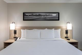 GrandStay Hotel & Suites - Cambridge - 8