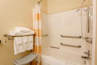 Quality Inn & Suites - Bay City - 9