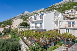 Apartments by the sea Pisak, Omis - 18141 - 0