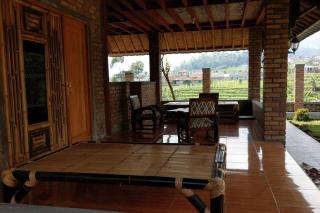 Villa Tinamboo brings happiness at Ciwidey - Panundaan - 3