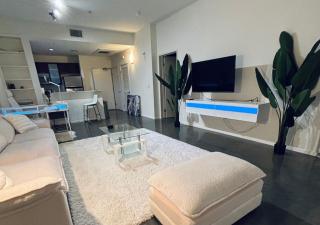 1 br spacious in Hollywood - Los Angeles - 2