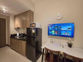 1BR Condotel with Balcony at FAME Residences #FM61 - 2